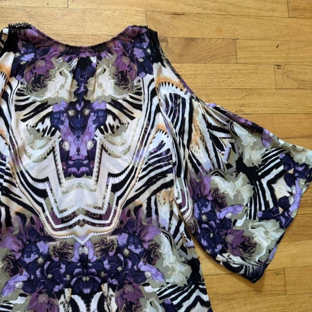 Y2K Bebe Blouse Women's Size Small Cold Shoulder Zebra Beaded Bell Sleeve Fairy - Picture 8 of 8
